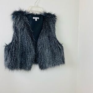 Kids. Roommate Gray/ Black Mixed Furry Vest Sz XL.